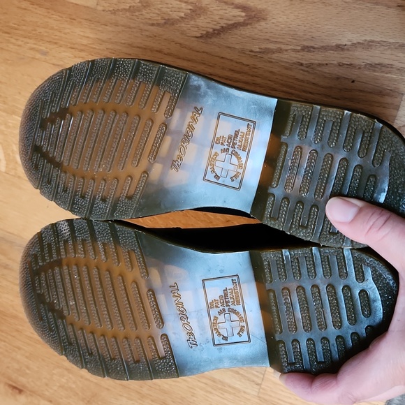 Dr. Martens 2976 Chelsea Boot - Picture 5 of 12